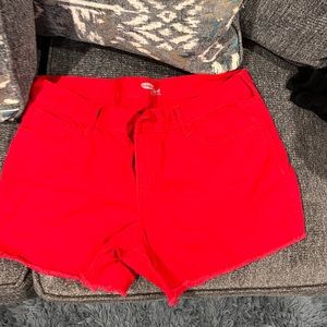 The Diva red short